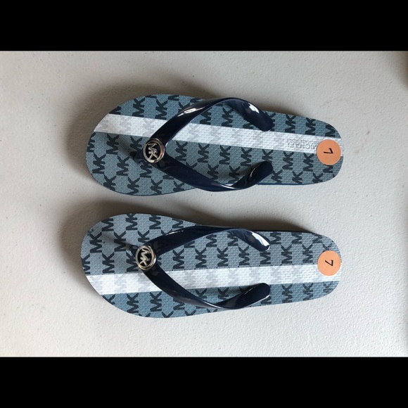 Women’s Michael Kors navy blue flip flop sandals - Picture 2 of 7
